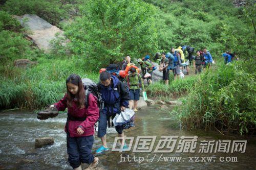 公益科考隊隊員進(jìn)行戶外訓(xùn)練
