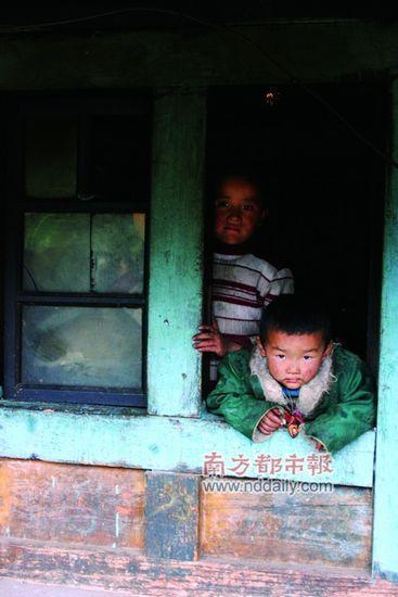 次仁多布杰的兩個孫子。