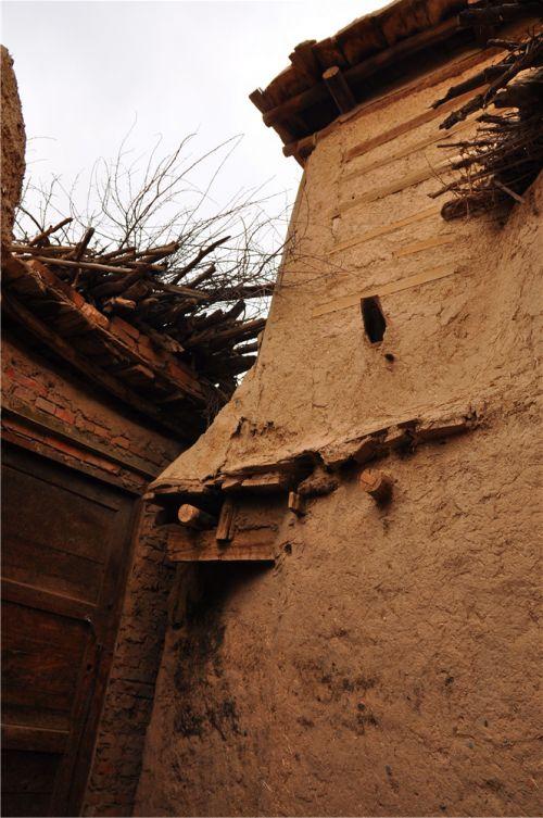 建筑細(xì)部，可以了解墻面和木結(jié)構(gòu)之間的關(guān)系
