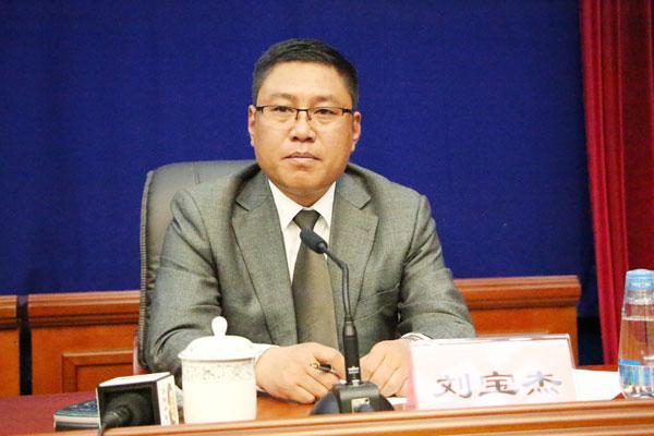 新聞發(fā)言人：那曲地區(qū)旅發(fā)委黨組副書記、主任--劉寶杰.jpg