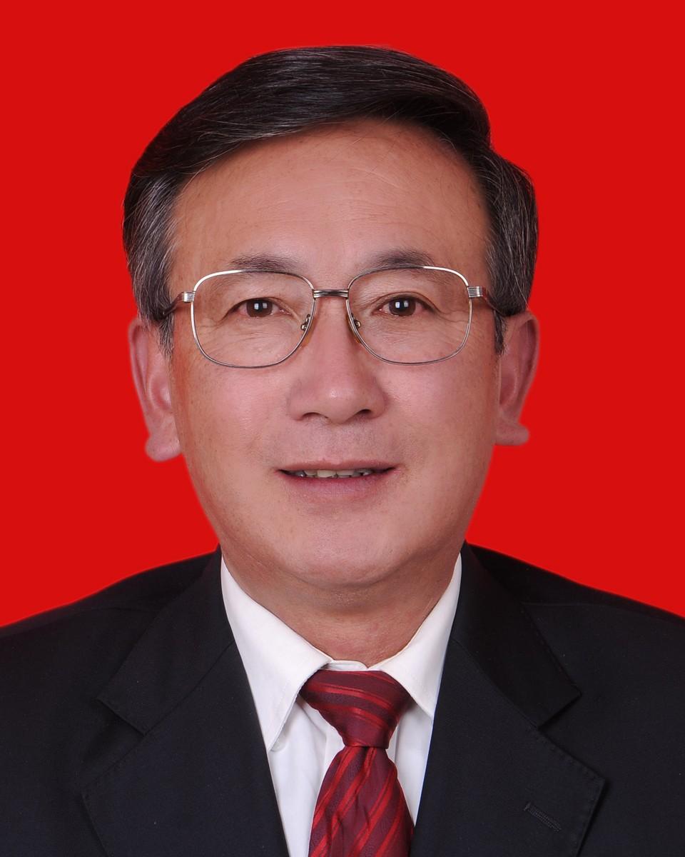 王亞藺紅底.jpg
