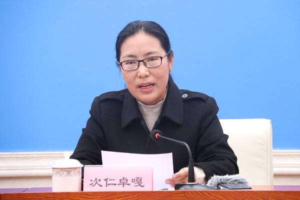 新聞發(fā)言人：拉薩市應(yīng)對(duì)新型冠狀肺炎疫情工作領(lǐng)導(dǎo)小組成員、拉薩市市場(chǎng)監(jiān)督管理局局長(zhǎng) 次仁卓嘎.jpg