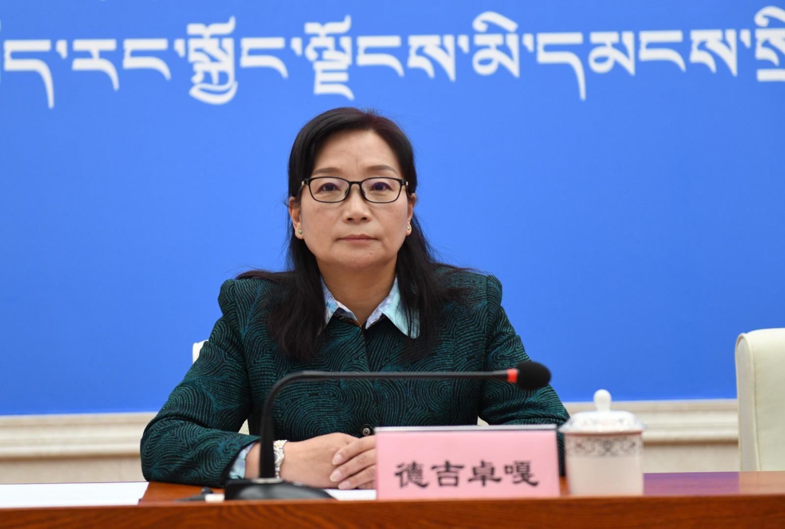 主持人：西藏自治區(qū)黨委宣傳部副部長、政府新聞辦主任 德吉卓嘎.JPG