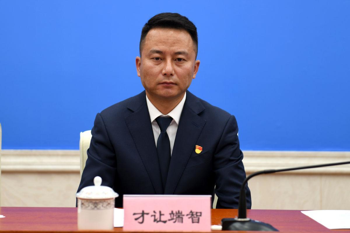 新聞發(fā)言人：自治區(qū)氣象局減災(zāi)處處長 才讓端智.jpg