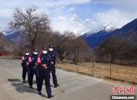 西藏林芝戍邊民警：為“你”翻山越嶺，卻無(wú)心看風(fēng)景