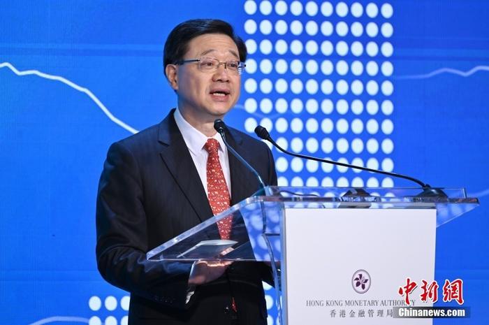11月2日上午，香港特區(qū)行政長(zhǎng)官李家超于“國(guó)際金融領(lǐng)袖投資峰會(huì)”開(kāi)幕日發(fā)表主題演講。 <a target='_blank' href='/'>中新社</a>記者 李志華 攝